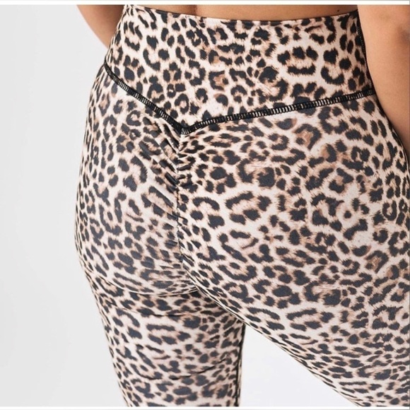 Zyia Leopard Brilliant Scrunchy What Hi-rise 7/8 Leggings - Picture 6 of 7